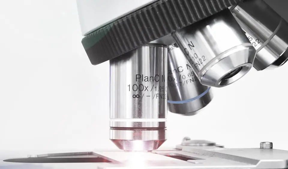 Mikroskop w laboratorium Med-Lab Suchanek